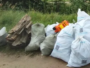 В рамках акции «Вода России» отделом экологической безопасности организуется уборка территории карьер «Маяковского»